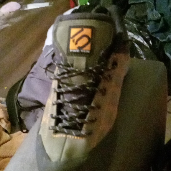 5 TEN STEALTH RUBBER - Picture 2 of 4